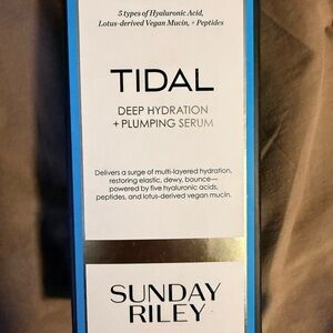 Sunday Riley Tidal Deep Hydration Serum - Blue and White